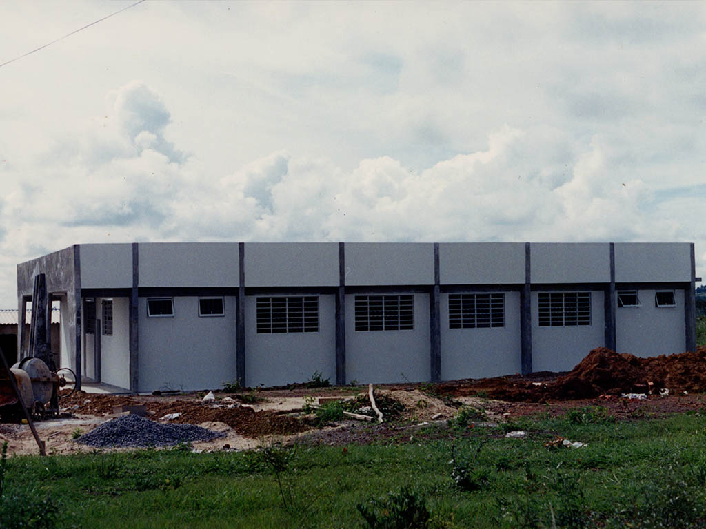 1996 - Construção da sede da UNIANA

